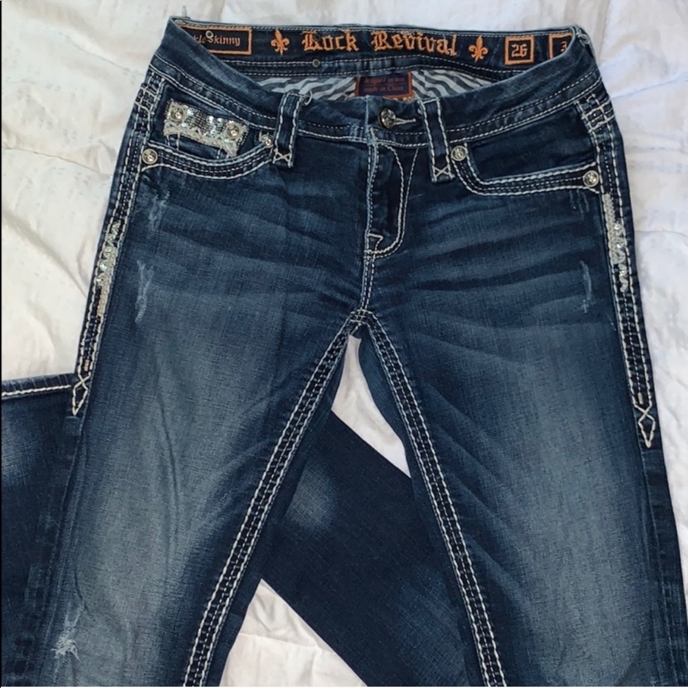 Rock revival ankle skinny jeans!